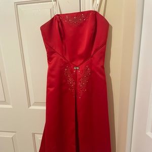 Elegant Formal Gown with Embroidery